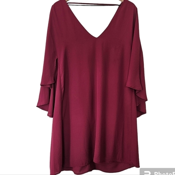 Cupcakes & Cashmere Revolve Suki cape red wine Vneck mini dress size L - Picture 3 of 9